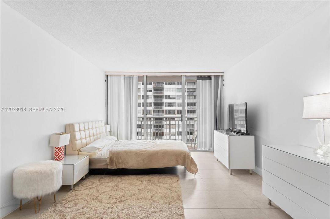 For Sale: $329,000 (2 beds, 2 baths, 1605 Square Feet)