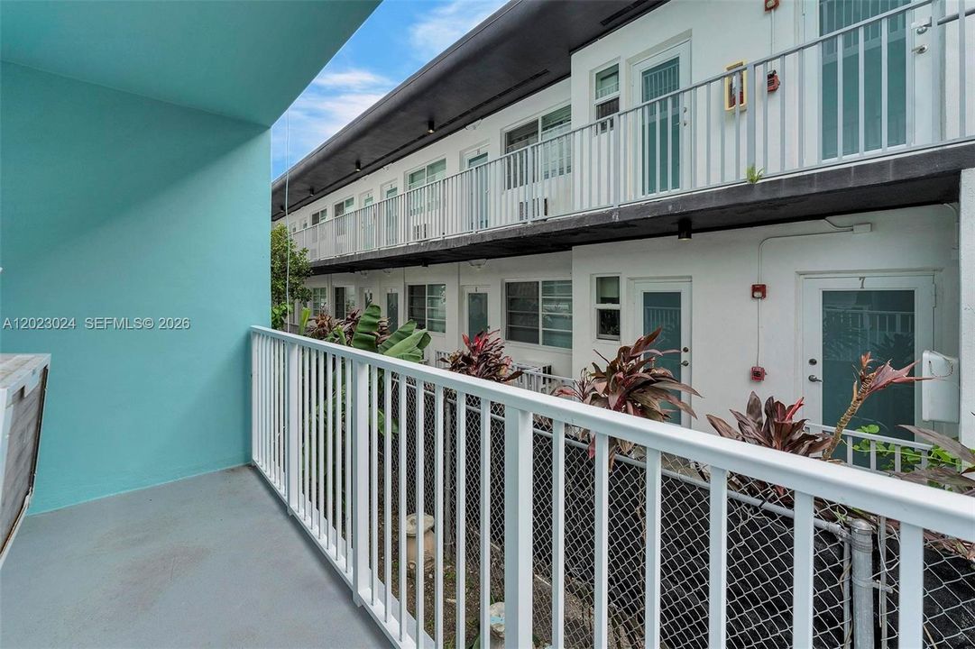 For Sale: $289,900 (1 beds, 1 baths, 650 Square Feet)