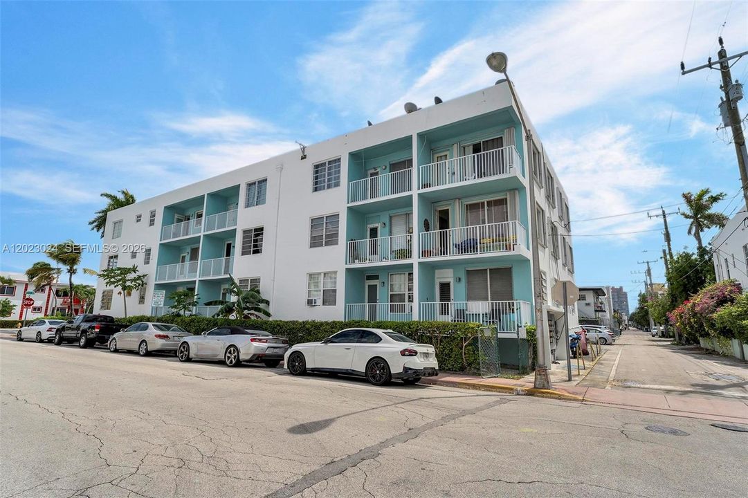 For Sale: $289,900 (1 beds, 1 baths, 650 Square Feet)