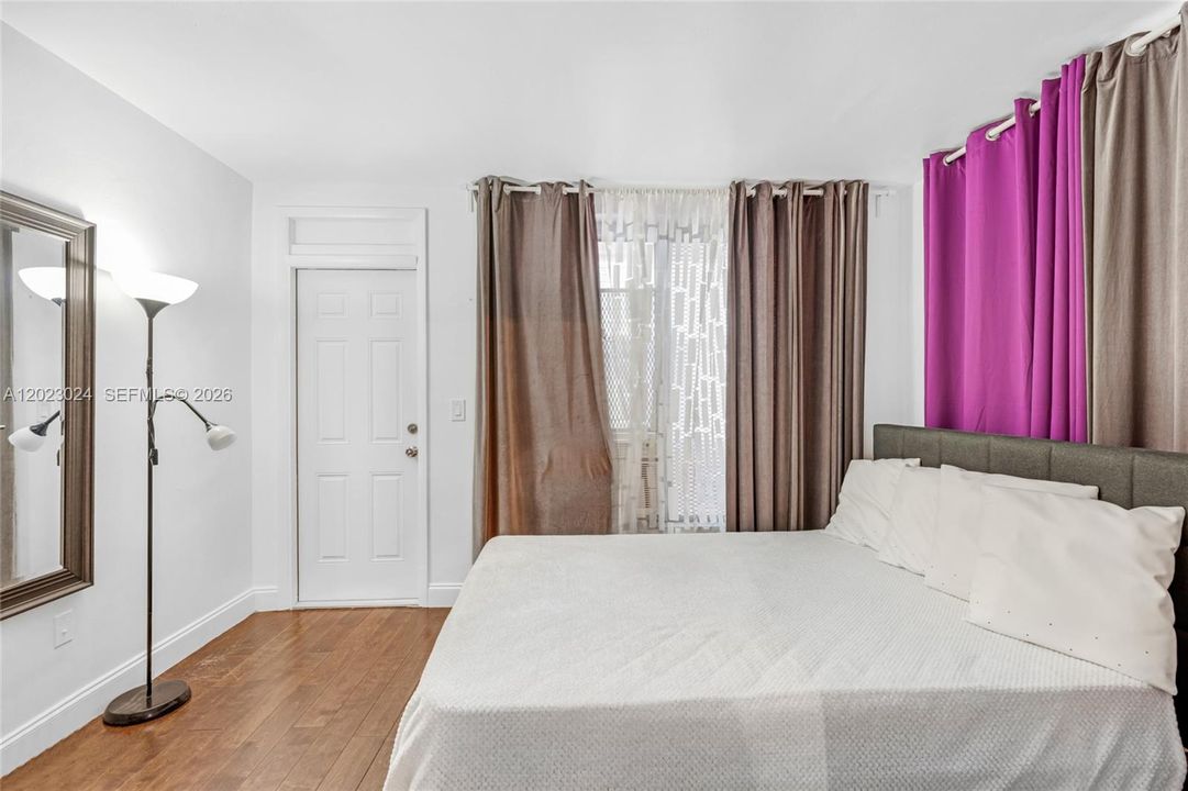 For Sale: $289,900 (1 beds, 1 baths, 650 Square Feet)
