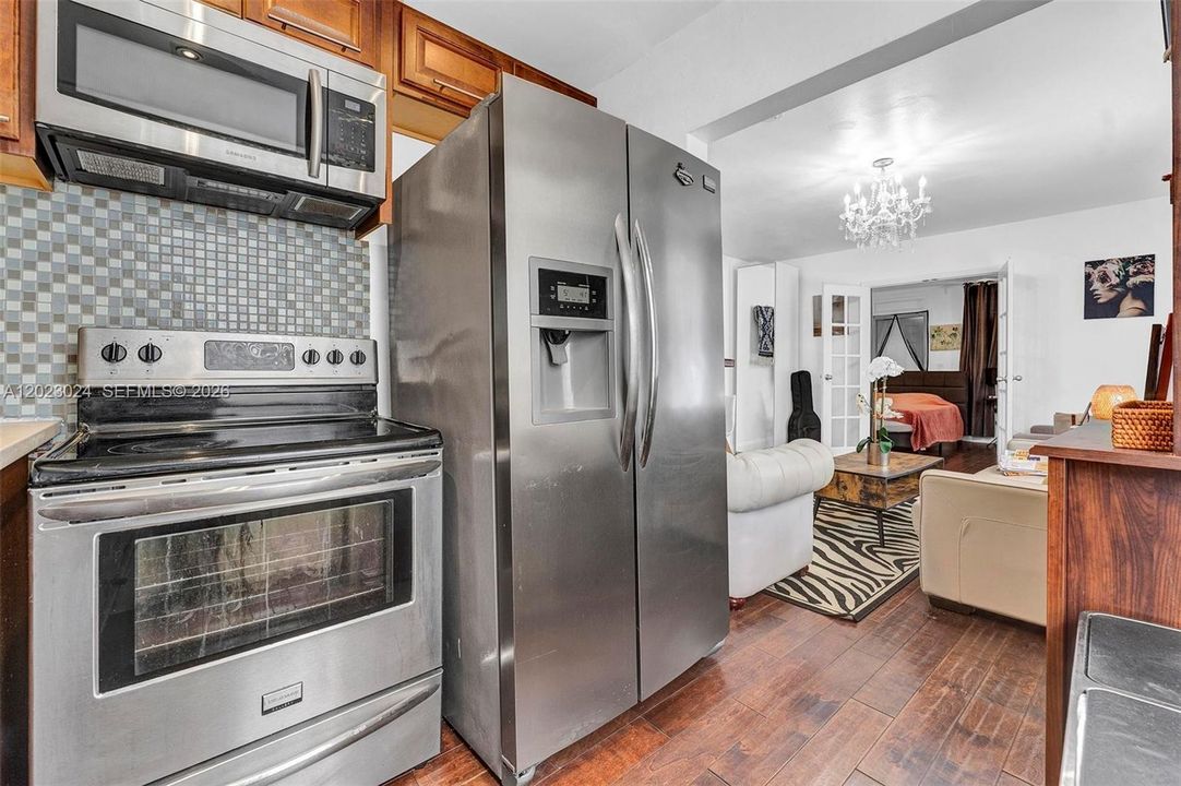 For Sale: $289,900 (1 beds, 1 baths, 650 Square Feet)