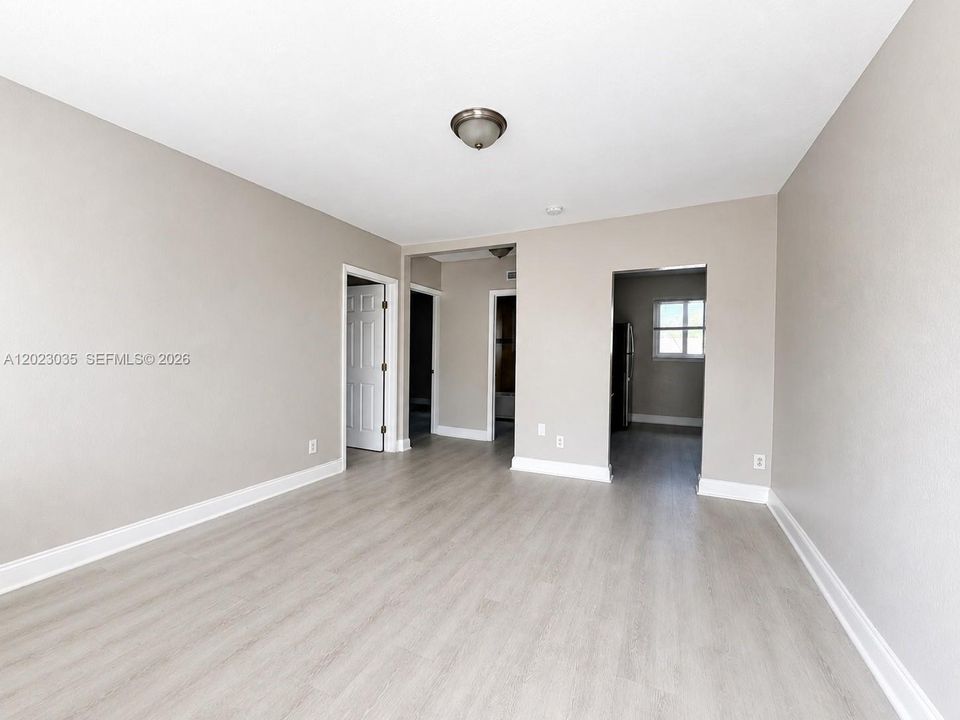 For Rent: $1,700 (2 beds, 1 baths, 905 Square Feet)