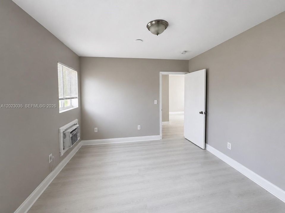 For Rent: $1,700 (2 beds, 1 baths, 905 Square Feet)
