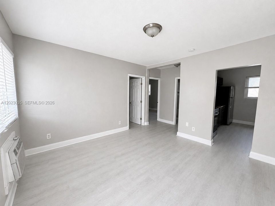 For Rent: $1,700 (2 beds, 1 baths, 905 Square Feet)