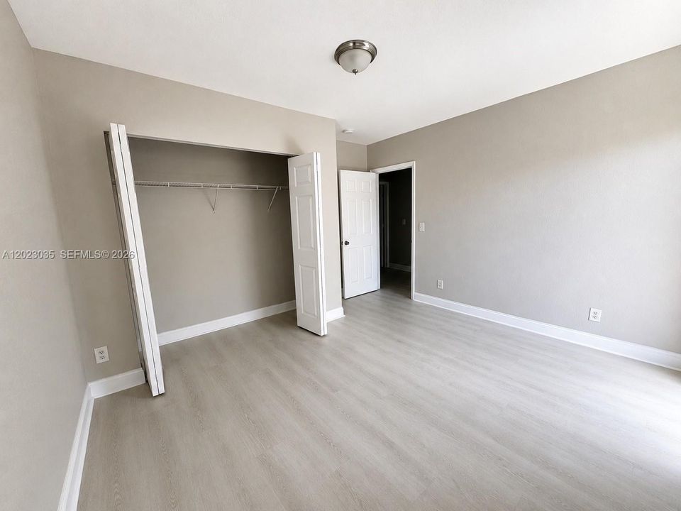 For Rent: $1,700 (2 beds, 1 baths, 905 Square Feet)