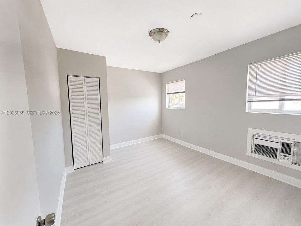For Rent: $1,700 (2 beds, 1 baths, 905 Square Feet)
