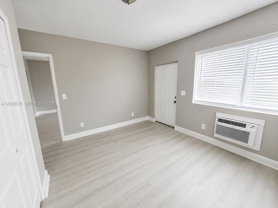 For Rent: $1,700 (2 beds, 1 baths, 905 Square Feet)