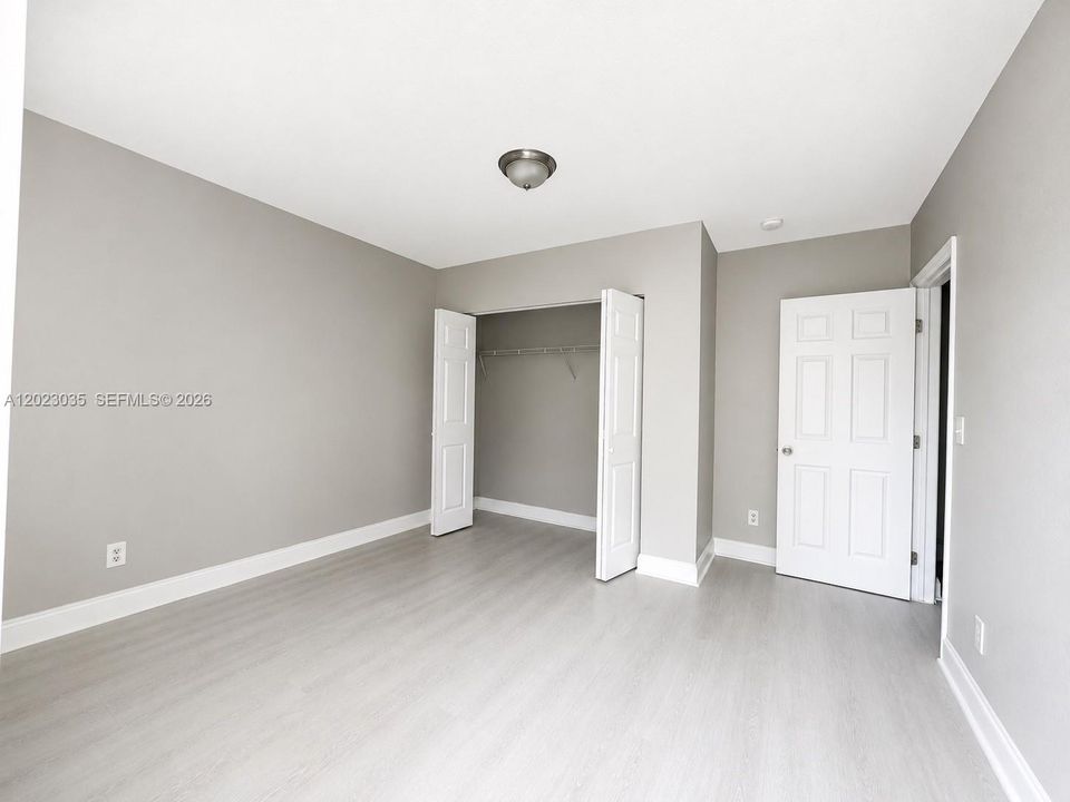 For Rent: $1,700 (2 beds, 1 baths, 905 Square Feet)