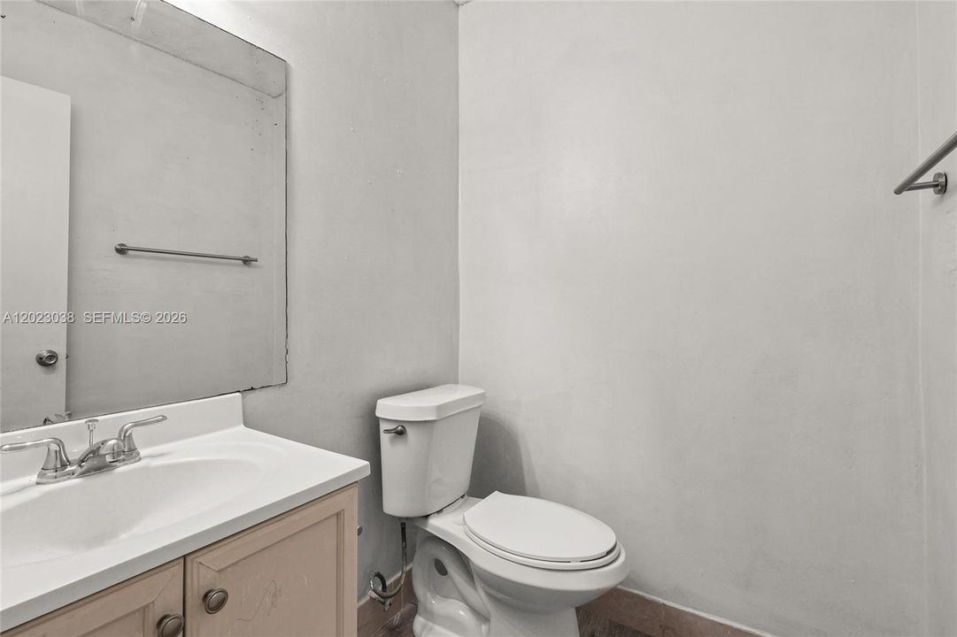 В аренду: $1,900 (2 спален, 1 ванн, 920 Квадратных фут)