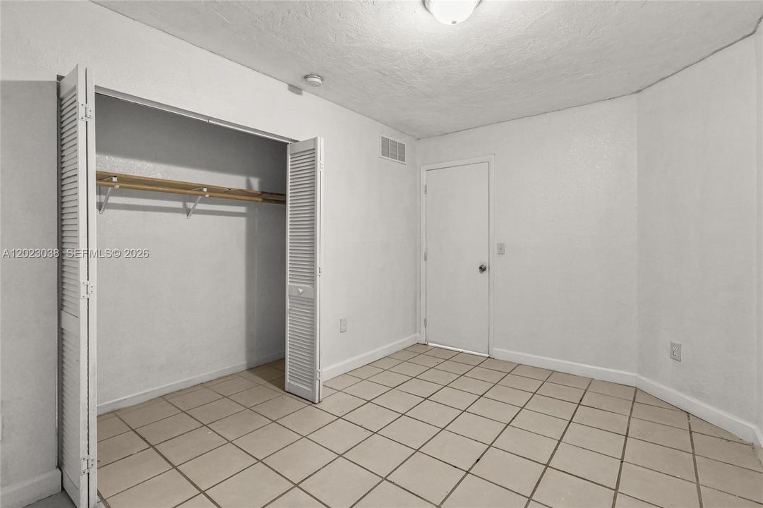В аренду: $1,900 (2 спален, 1 ванн, 920 Квадратных фут)