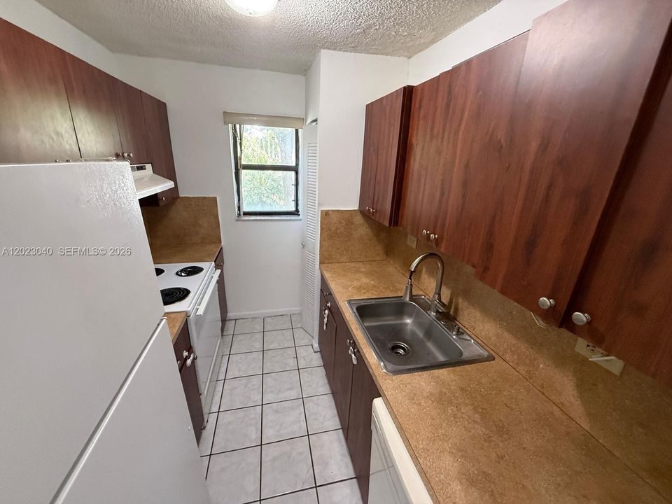 For Rent: $1,785 (1 beds, 1 baths, 648 Square Feet)