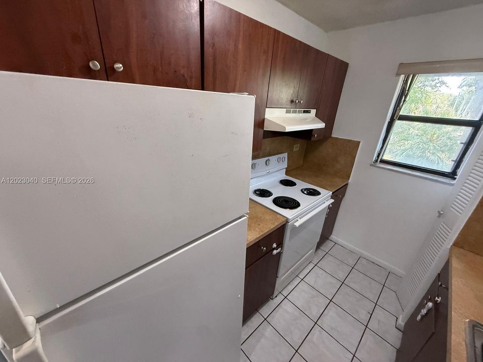 For Rent: $1,785 (1 beds, 1 baths, 648 Square Feet)