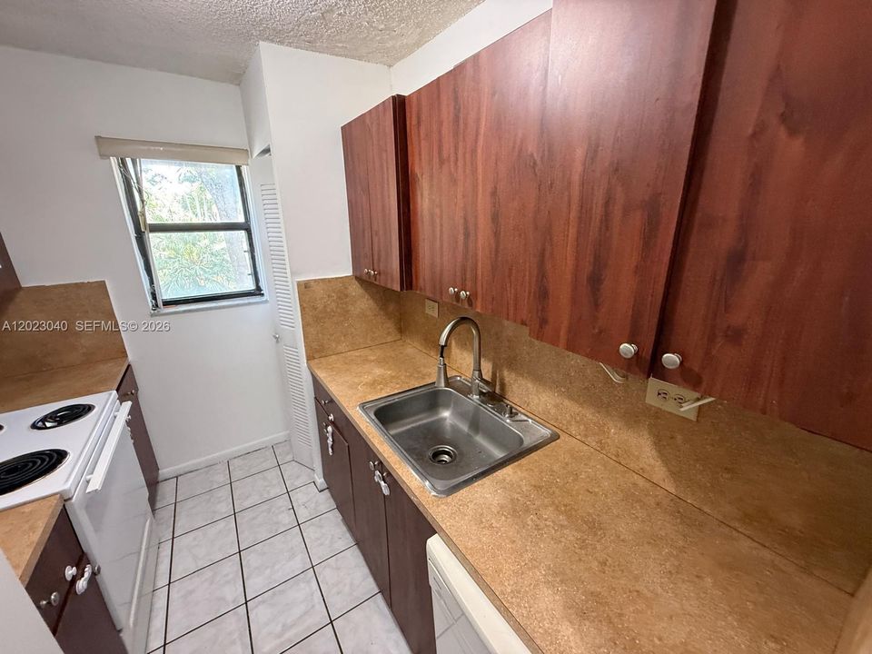 For Rent: $1,785 (1 beds, 1 baths, 648 Square Feet)