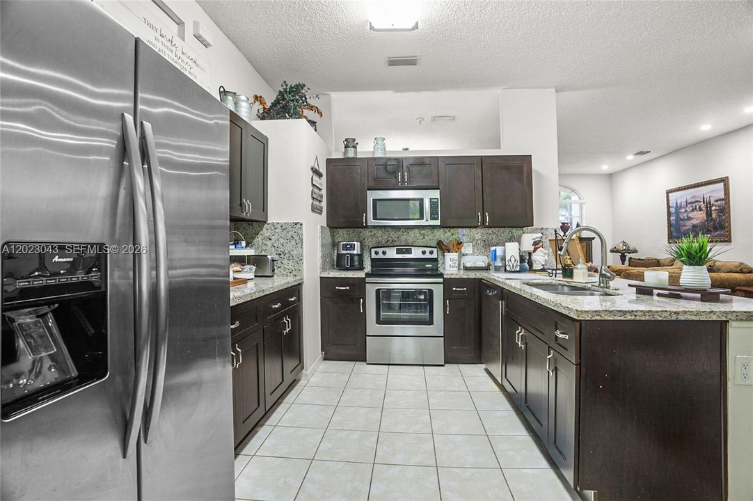 For Sale: $519,900 (3 beds, 2 baths, 1693 Square Feet)