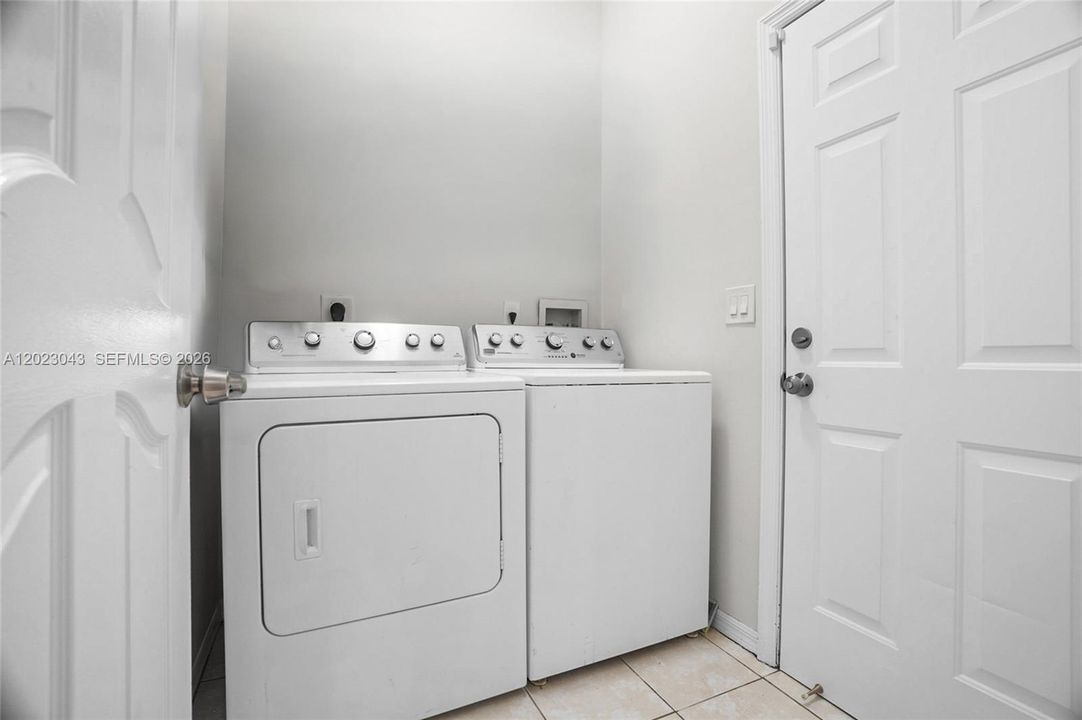 For Sale: $519,900 (3 beds, 2 baths, 1693 Square Feet)
