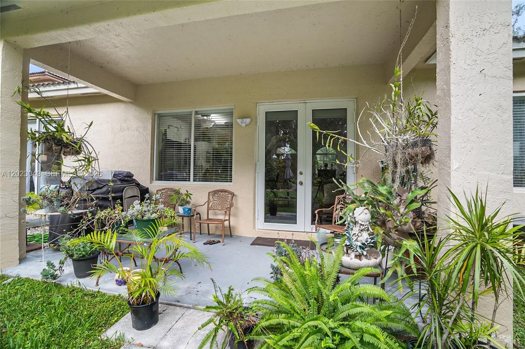 For Sale: $519,900 (3 beds, 2 baths, 1693 Square Feet)