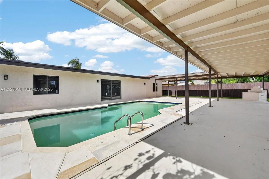 For Sale: $700,000 (4 beds, 2 baths, 2163 Square Feet)