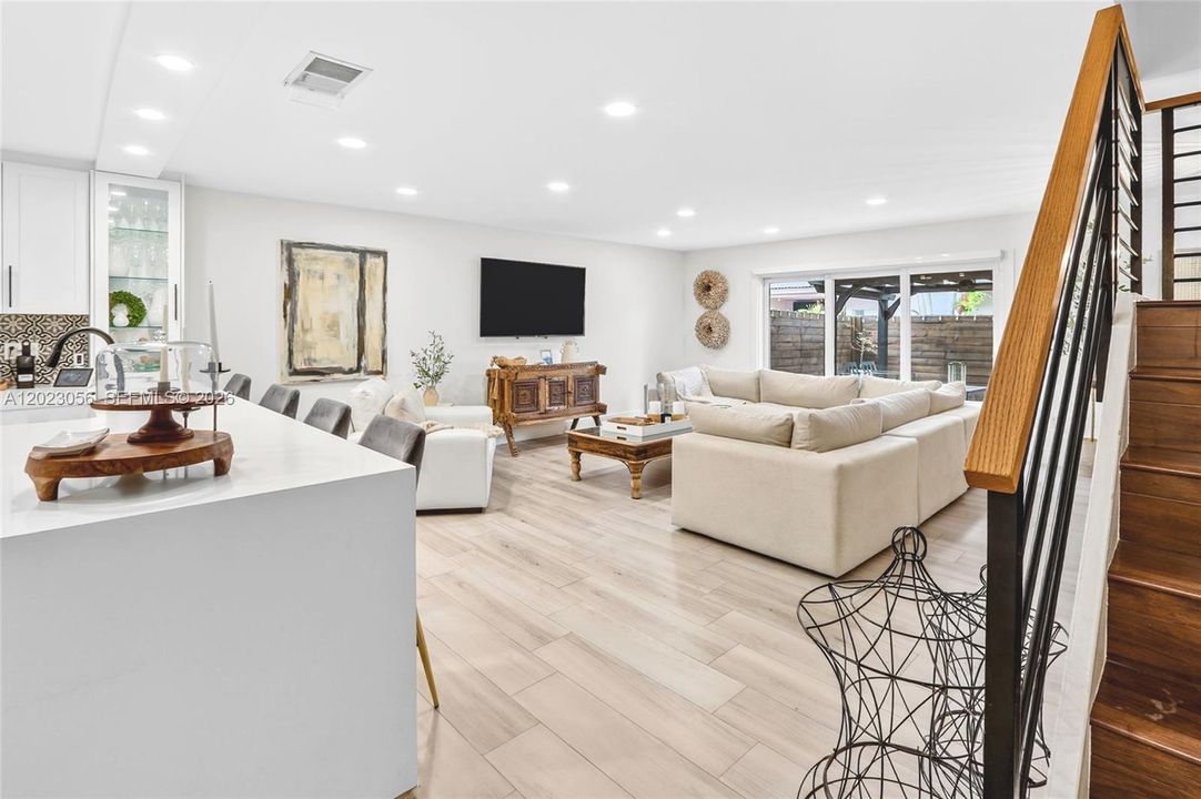 En Venta: $565,000 (3 camas, 2 baños, 1644 Pies cuadrados)