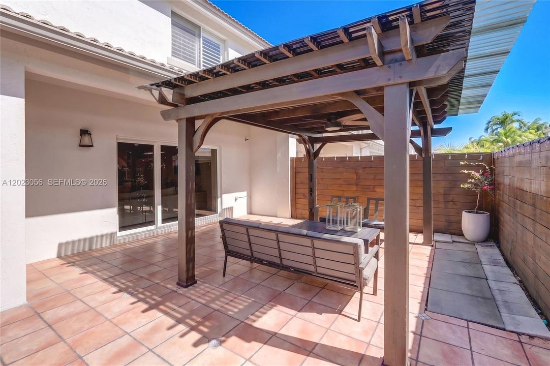 En Venta: $565,000 (3 camas, 2 baños, 1644 Pies cuadrados)