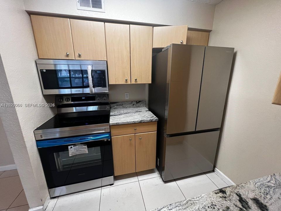 В аренду: $2,000 (1 спален, 1 ванн, 805 Квадратных фут)