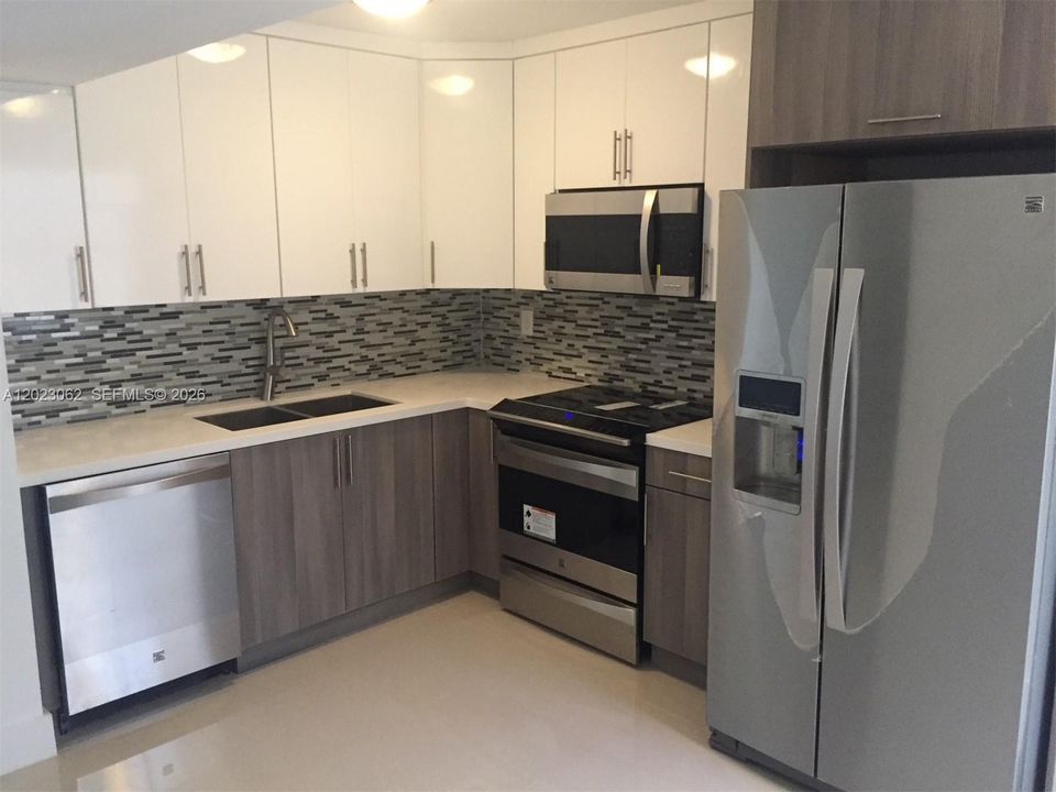 В аренду: $2,500 (2 спален, 2 ванн, 899 Квадратных фут)