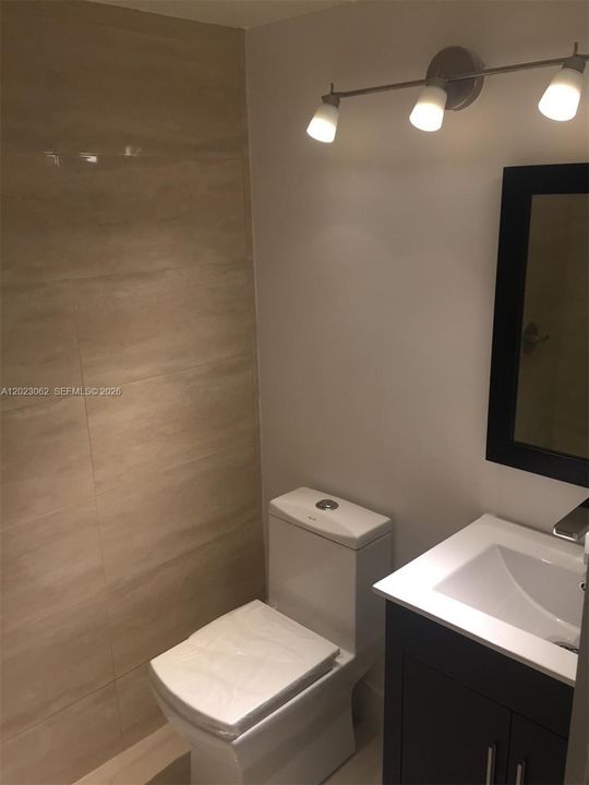 В аренду: $2,500 (2 спален, 2 ванн, 899 Квадратных фут)