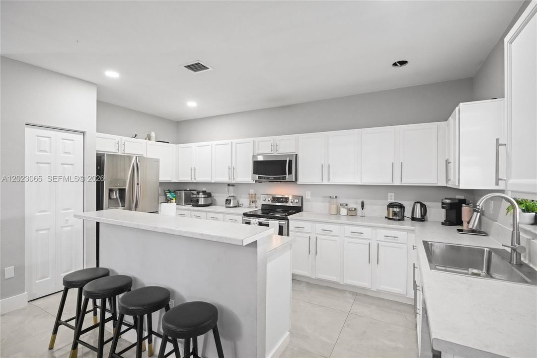 На продажу: $639,900 (4 спален, 3 ванн, 3090 Квадратных фут)