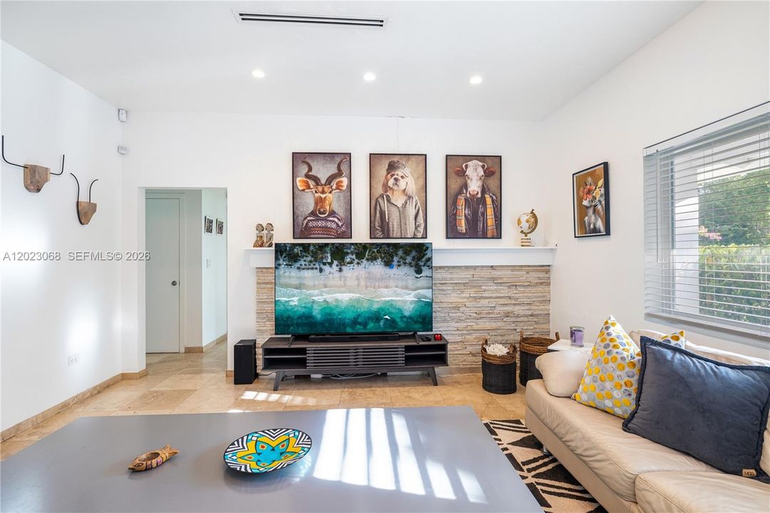 En Venta: $1,275,000 (3 camas, 3 baños, 1438 Pies cuadrados)