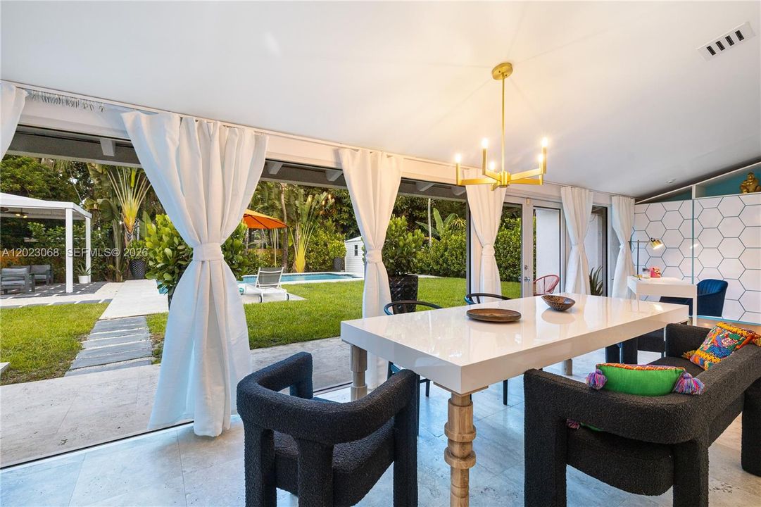 En Venta: $1,275,000 (3 camas, 3 baños, 1438 Pies cuadrados)