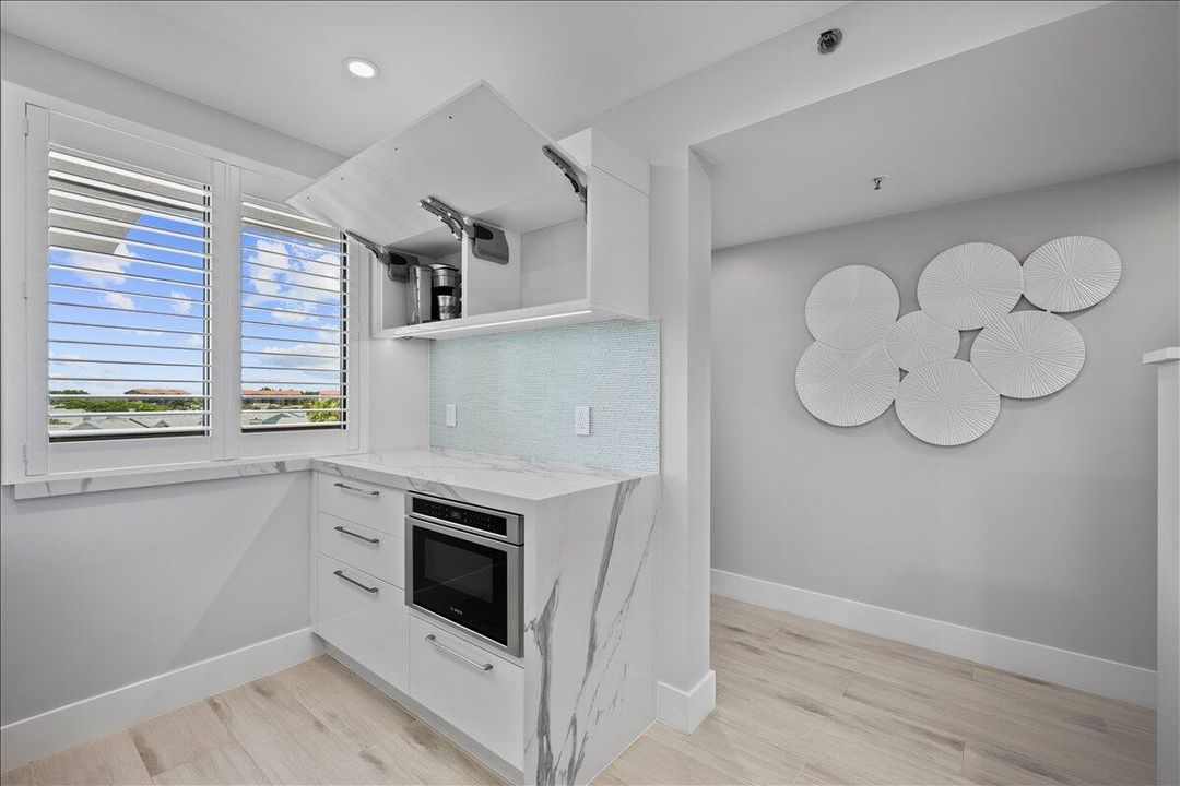 Chic Kitchen Accents