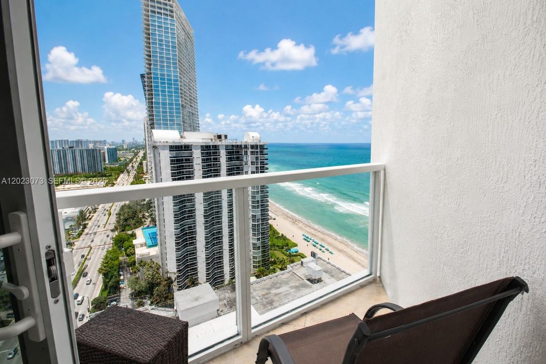 For Sale: $1,200,000 (2 beds, 2 baths, 1637 Square Feet)