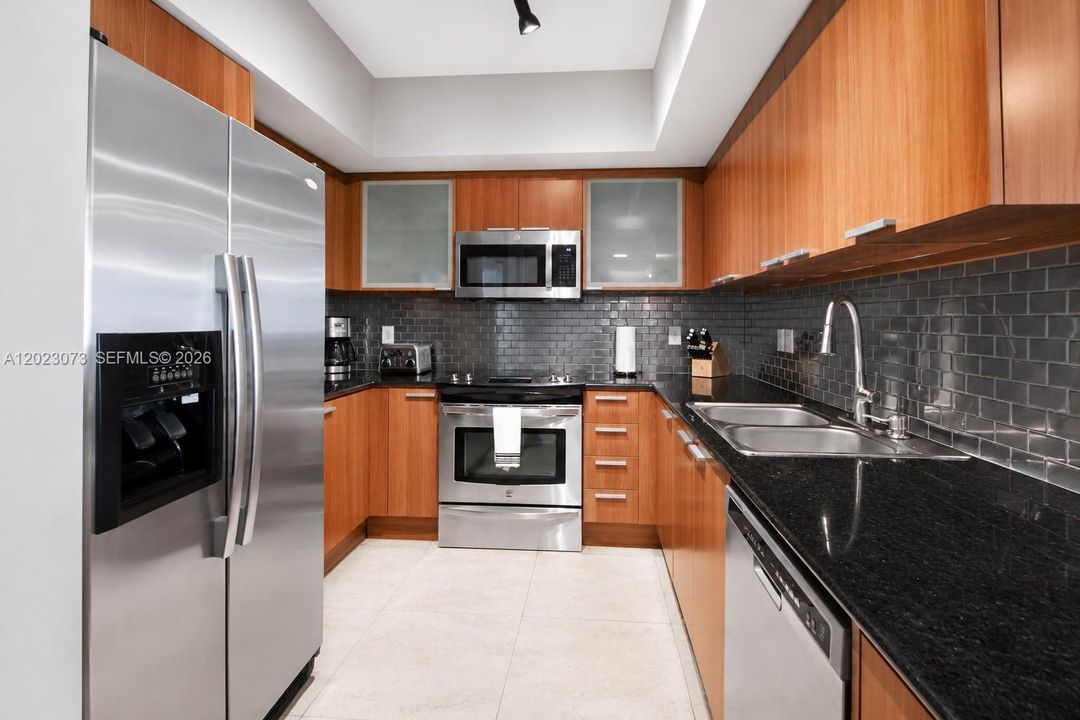 For Sale: $1,200,000 (2 beds, 2 baths, 1637 Square Feet)