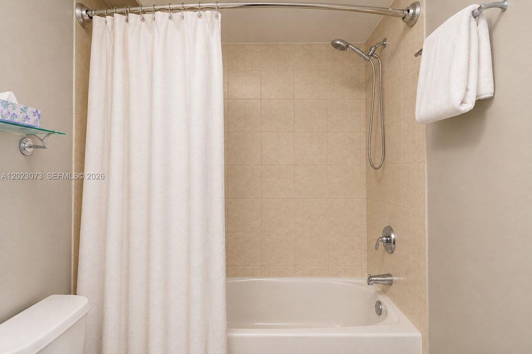 For Sale: $1,200,000 (2 beds, 2 baths, 1637 Square Feet)