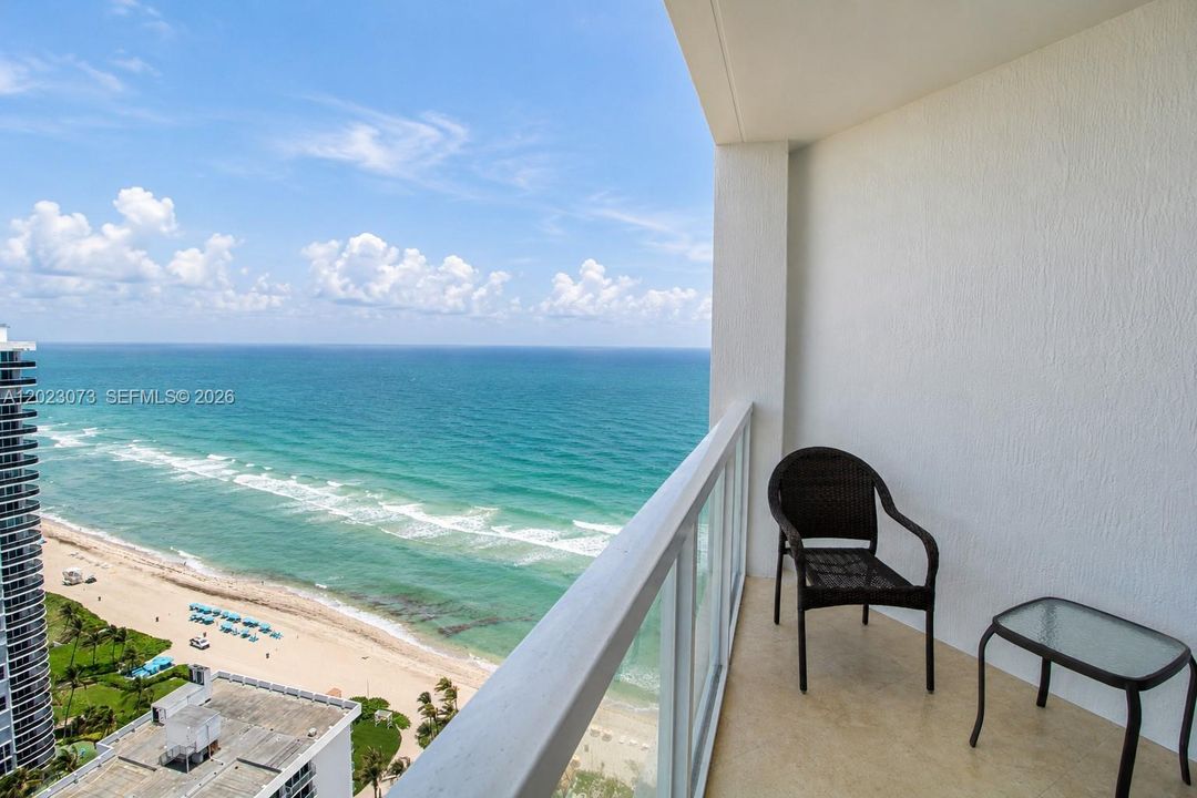 For Sale: $1,200,000 (2 beds, 2 baths, 1637 Square Feet)