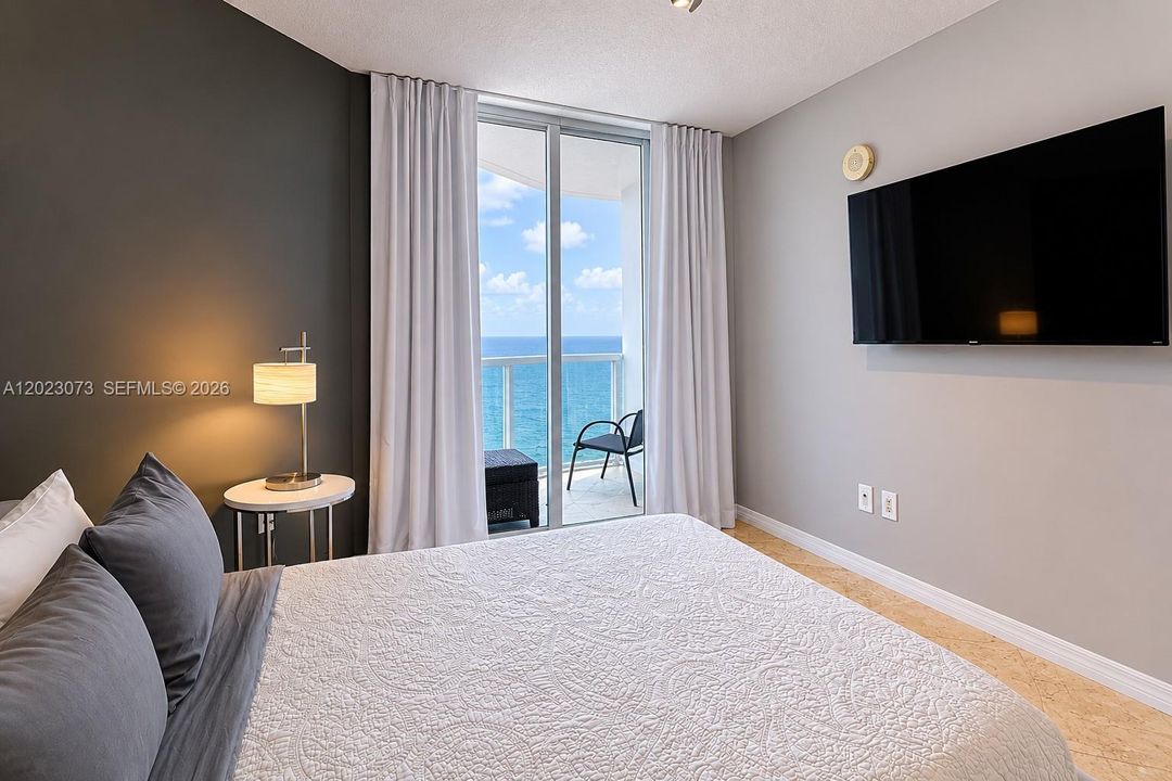 For Sale: $1,200,000 (2 beds, 2 baths, 1637 Square Feet)