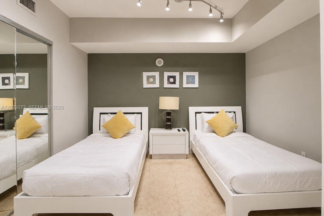 For Sale: $1,200,000 (2 beds, 2 baths, 1637 Square Feet)