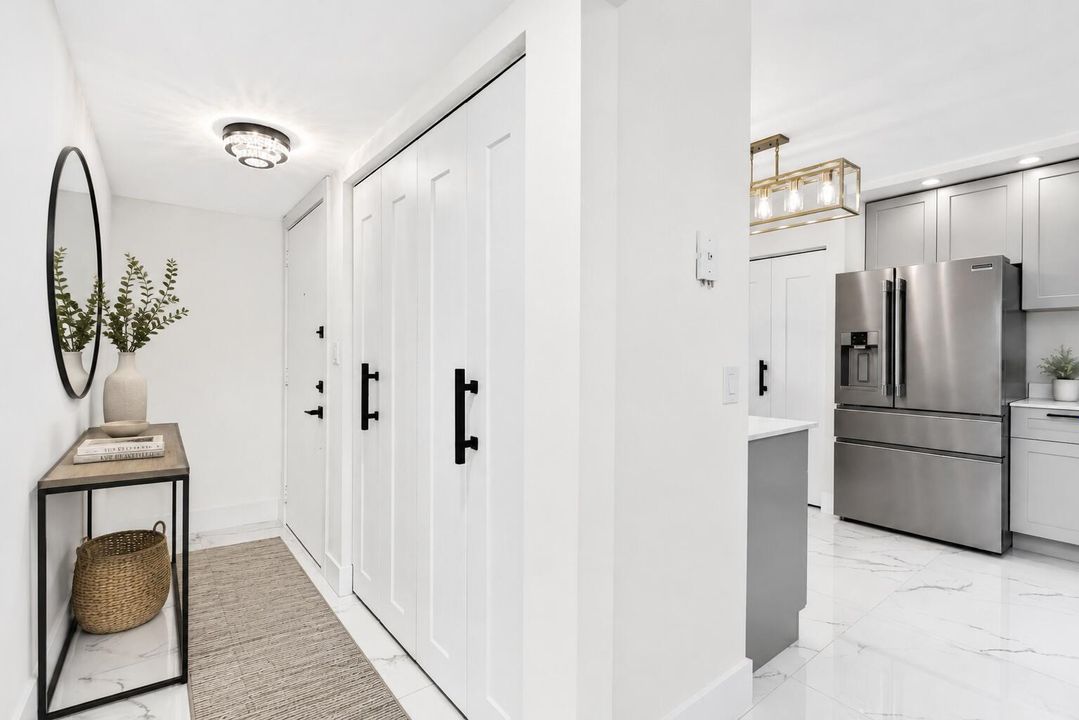 Virtually Staged Entryway