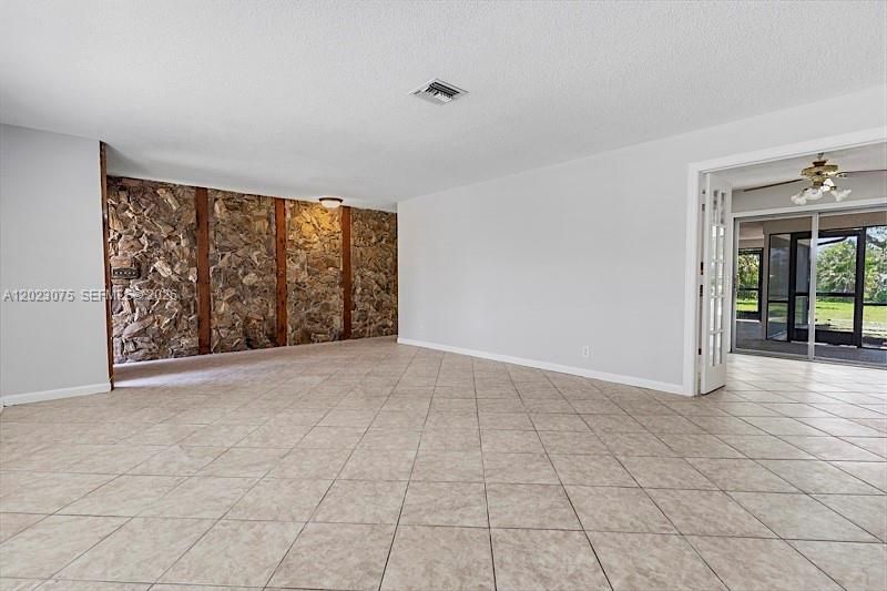 For Rent: $4,600 (4 beds, 2 baths, 2339 Square Feet)