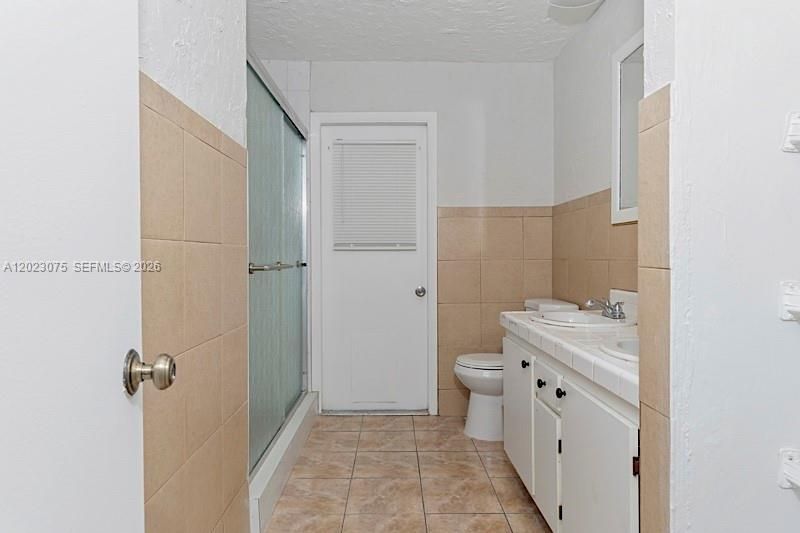 For Rent: $4,600 (4 beds, 2 baths, 2339 Square Feet)