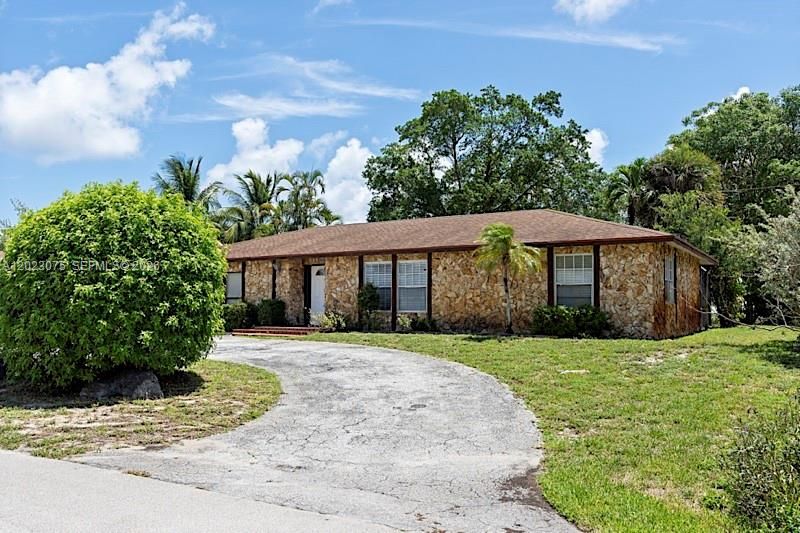 For Rent: $4,600 (4 beds, 2 baths, 2339 Square Feet)