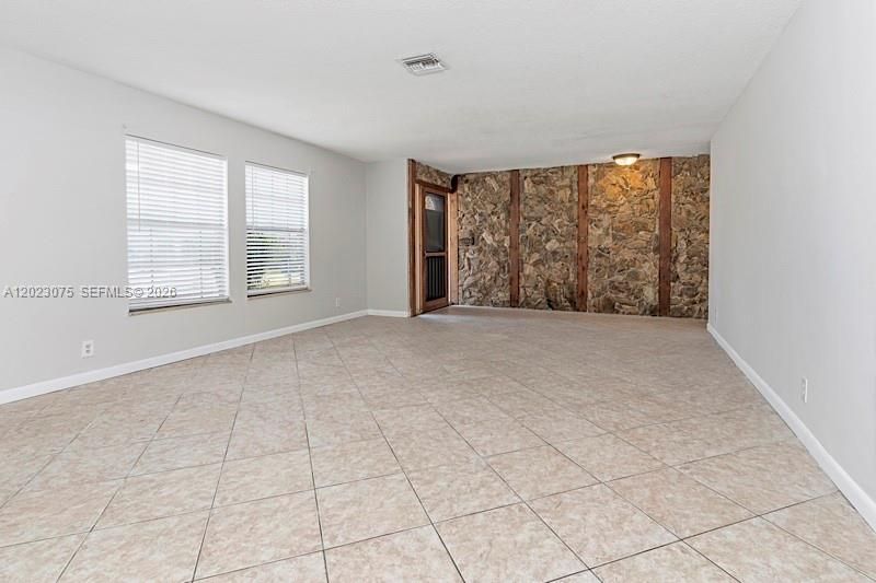 For Rent: $4,600 (4 beds, 2 baths, 2339 Square Feet)