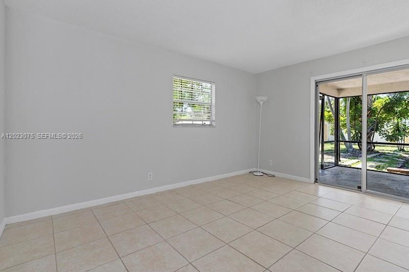 For Rent: $4,600 (4 beds, 2 baths, 2339 Square Feet)