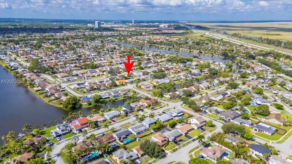 For Sale: $464,500 (3 beds, 2 baths, 1833 Square Feet)