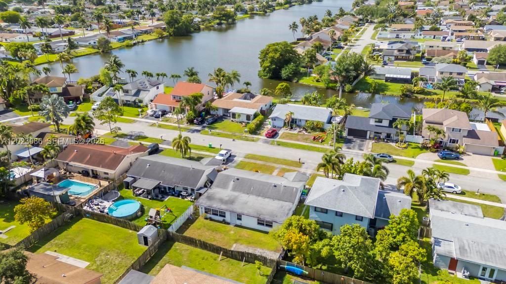 For Sale: $464,500 (3 beds, 2 baths, 1833 Square Feet)