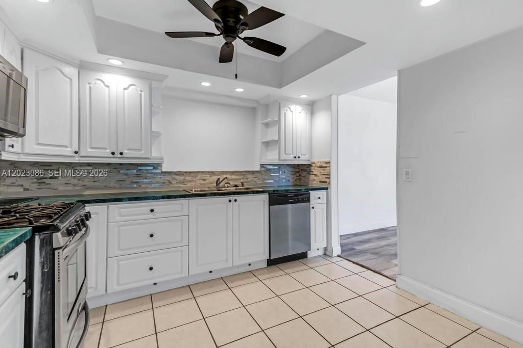 For Sale: $464,500 (3 beds, 2 baths, 1833 Square Feet)