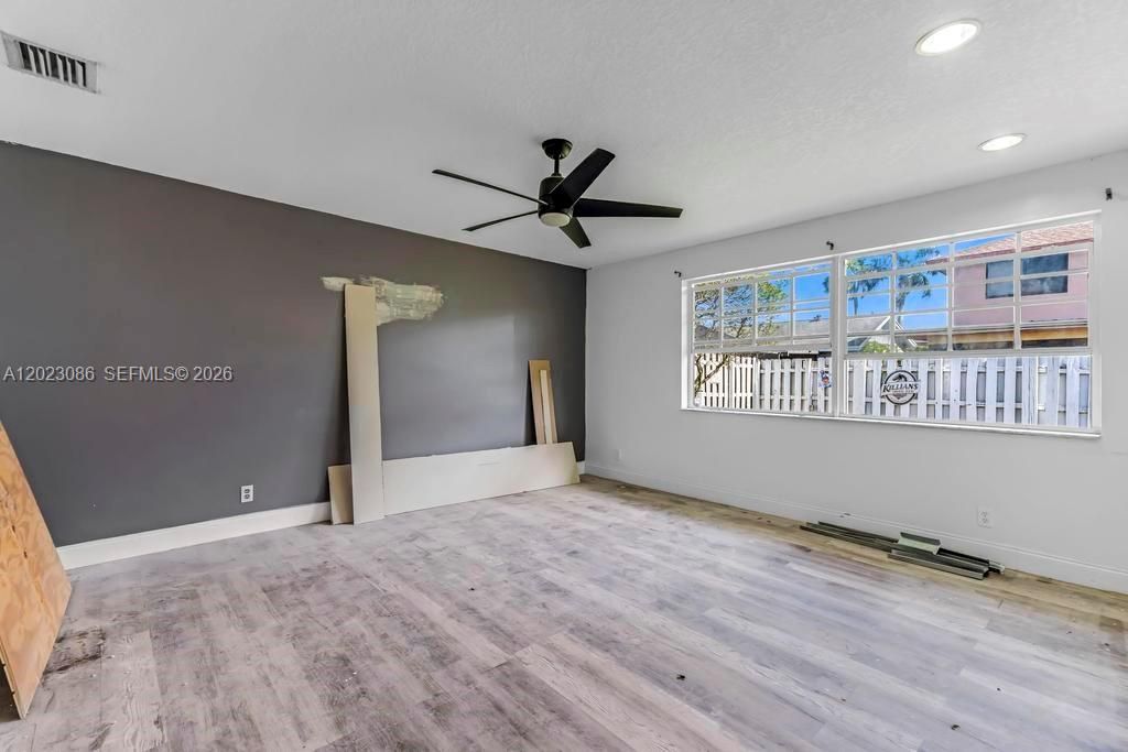 For Sale: $464,500 (3 beds, 2 baths, 1833 Square Feet)