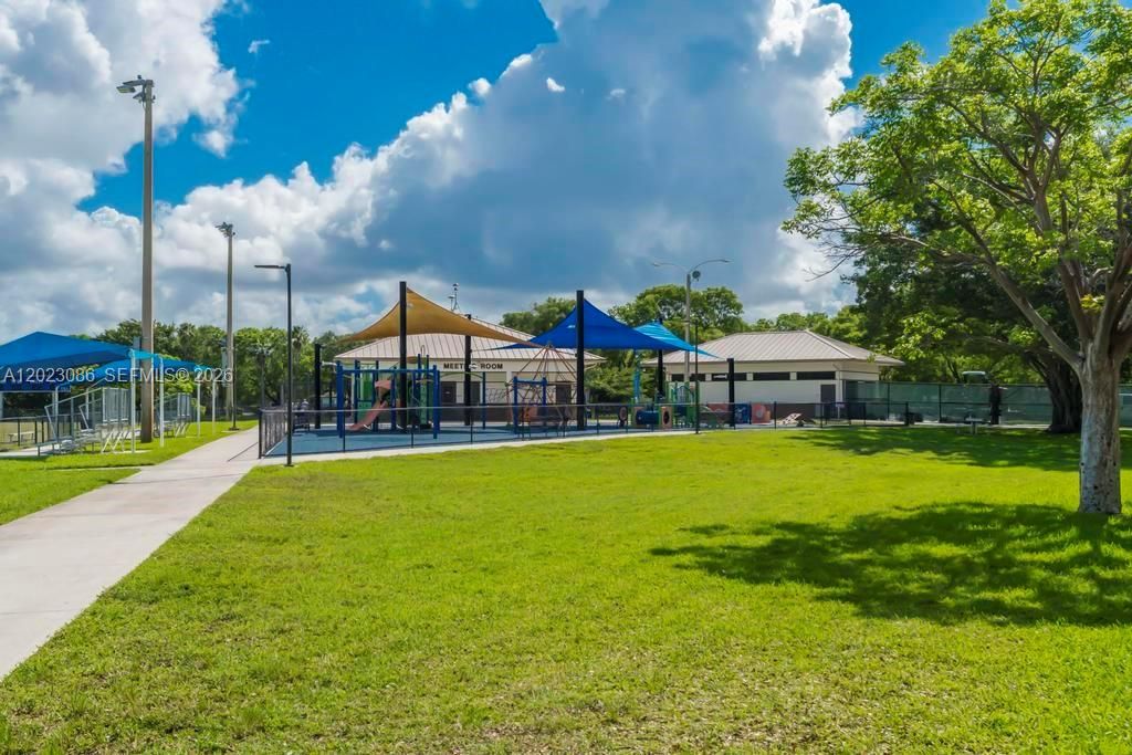 For Sale: $464,500 (3 beds, 2 baths, 1833 Square Feet)