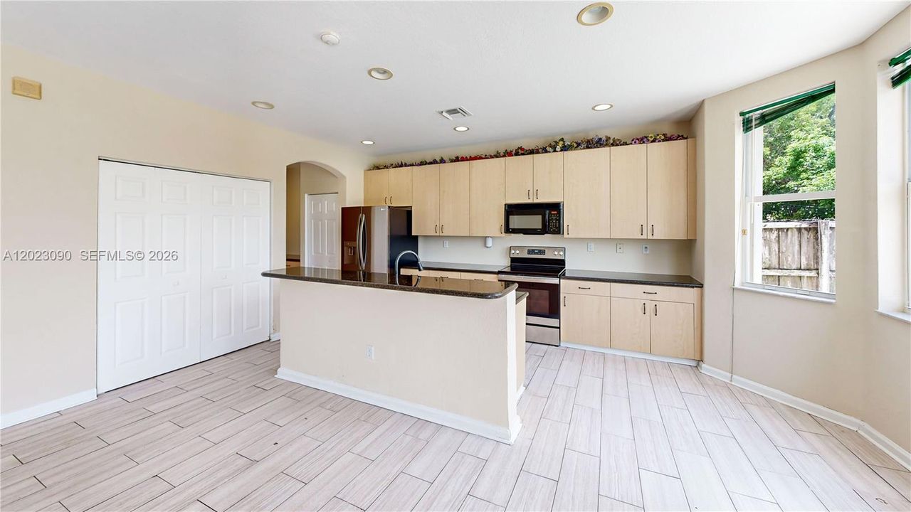 For Sale: $575,000 (4 beds, 3 baths, 2786 Square Feet)