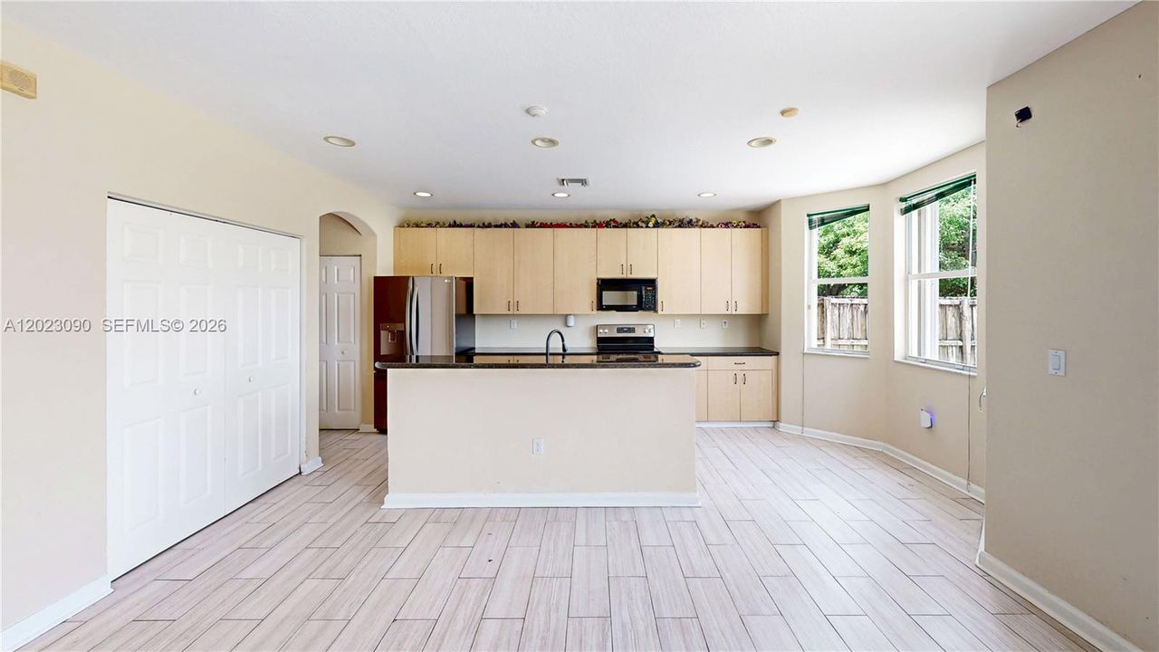 For Sale: $575,000 (4 beds, 3 baths, 2786 Square Feet)