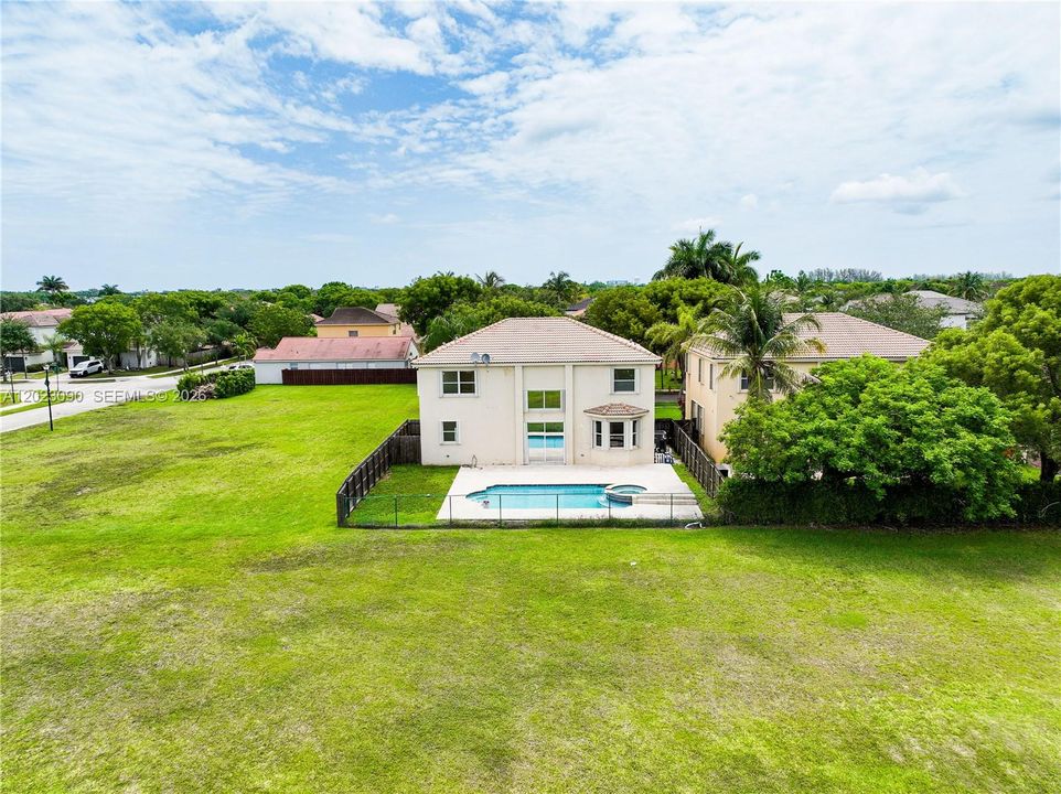 For Sale: $575,000 (4 beds, 3 baths, 2786 Square Feet)
